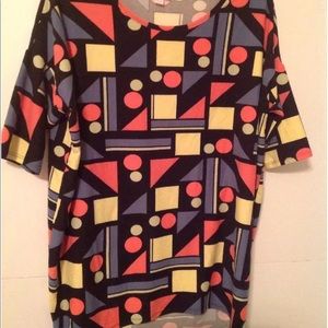 LuLaRoe Simply Comfortable Geo Print SS Shirt! S